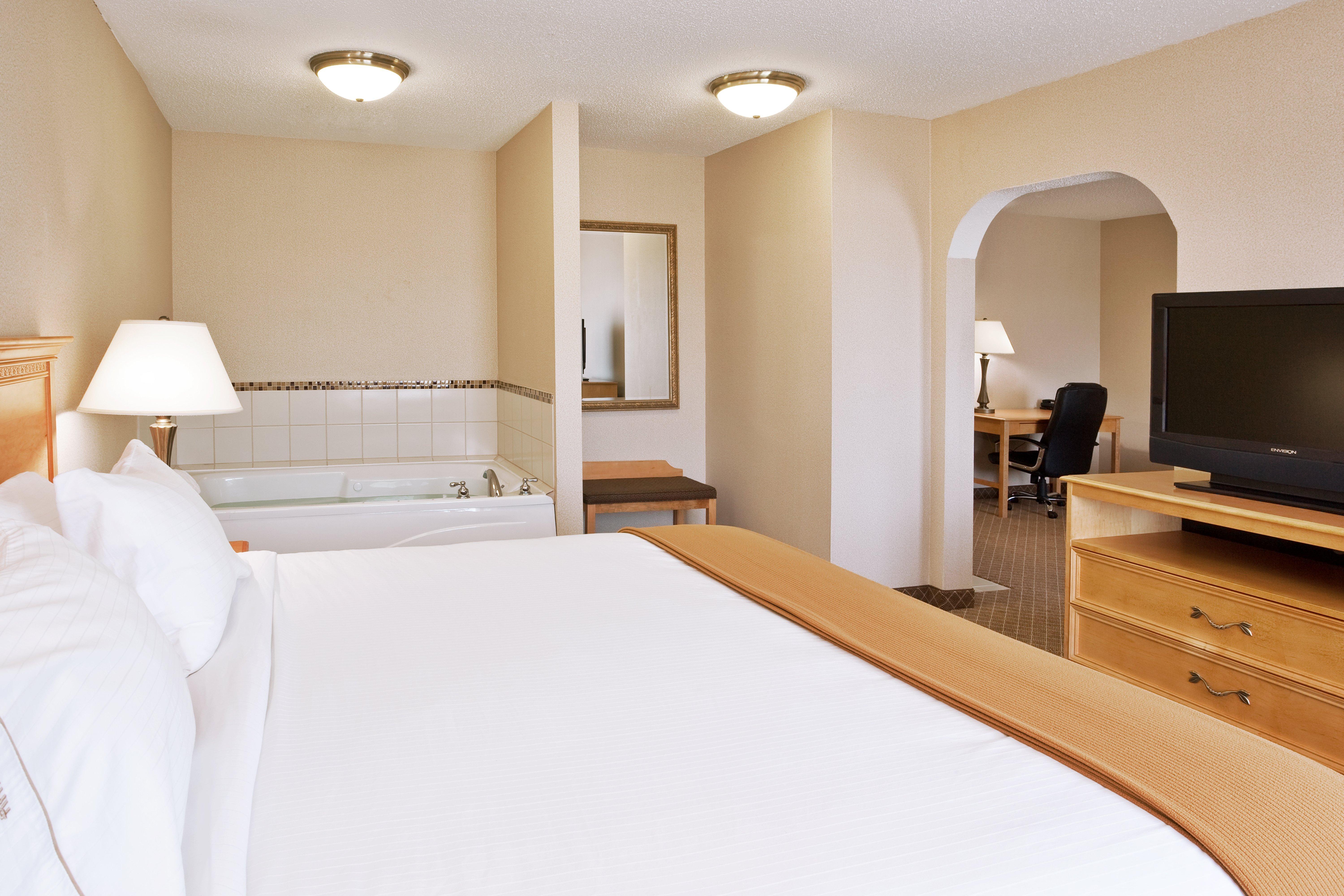 Holiday Inn Express Hotel & Suites Chesterfield - Selfridge Area By Ihg Exterior photo